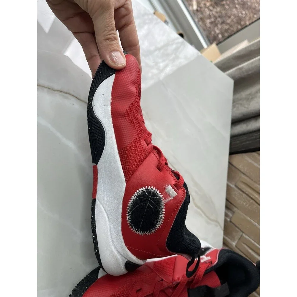 Nike Team Hustle D 11 (GS) Basketball Shoes Red Sneakers Youth 2 Y Big Kids Boys